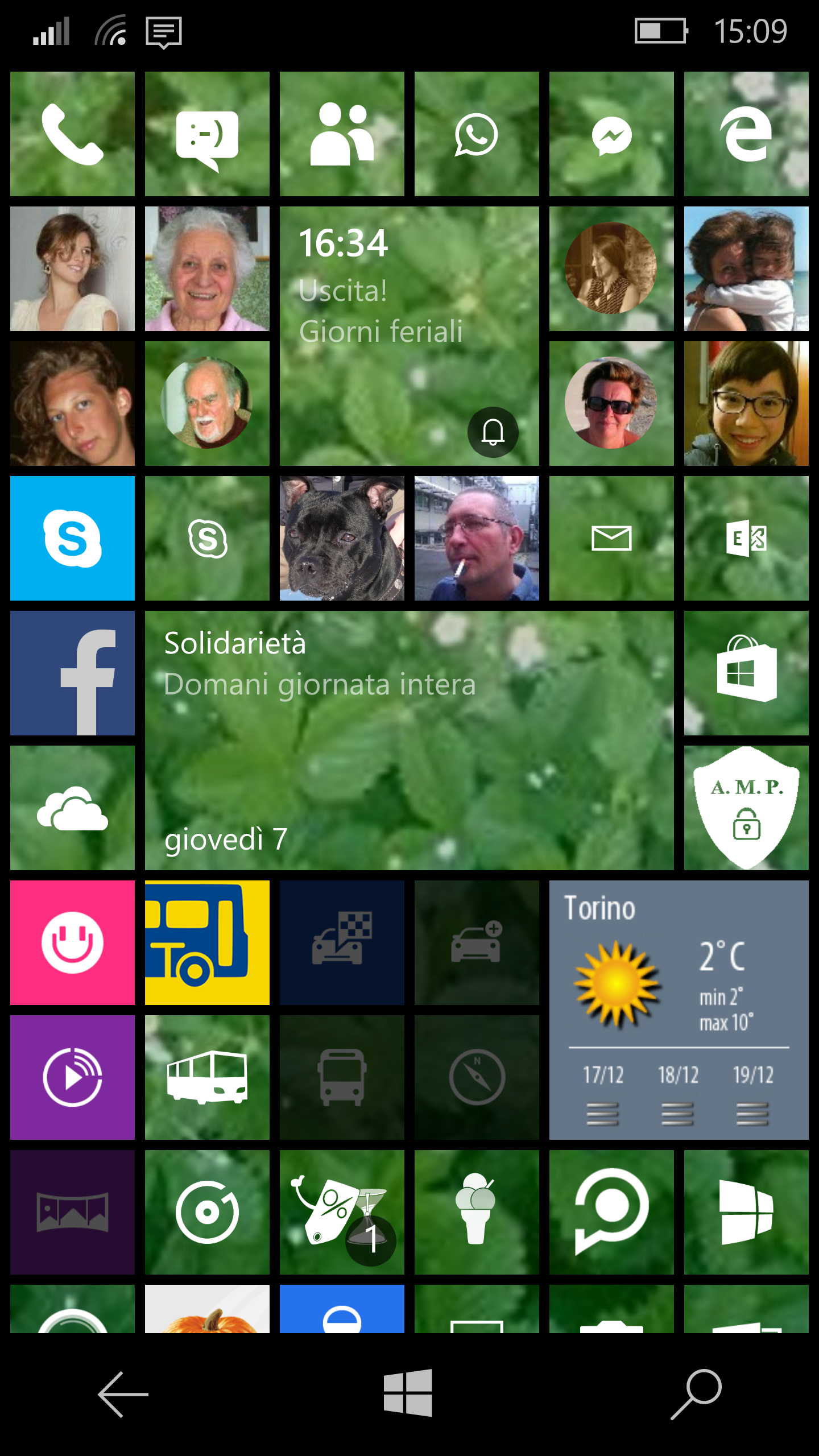 All the new contact tiles, inserted in the Start page, are inside a circle! :-/