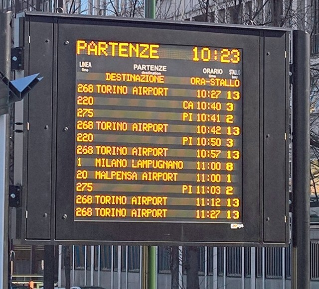 Pannello orari di partenza - Autostazionec.so Bolzano (stazione Porta Susa)