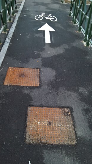 Esempio di tue tombini (per allenamento di gimcana?)