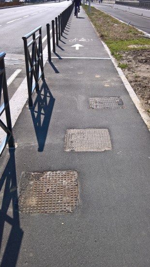 Esempio 1 di tre tombini (per allenamento di salto triplo?)