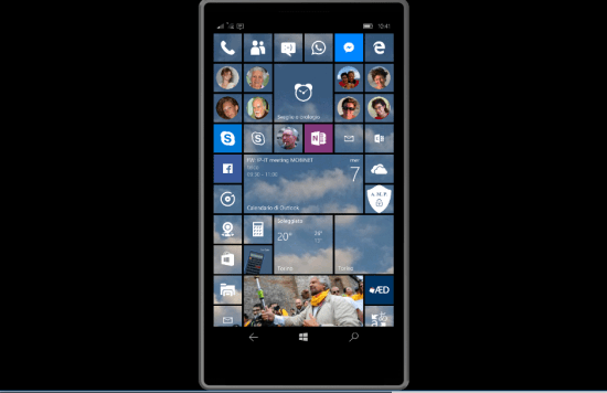 On the remote PC screen is displayed in real-time the smartphone screen